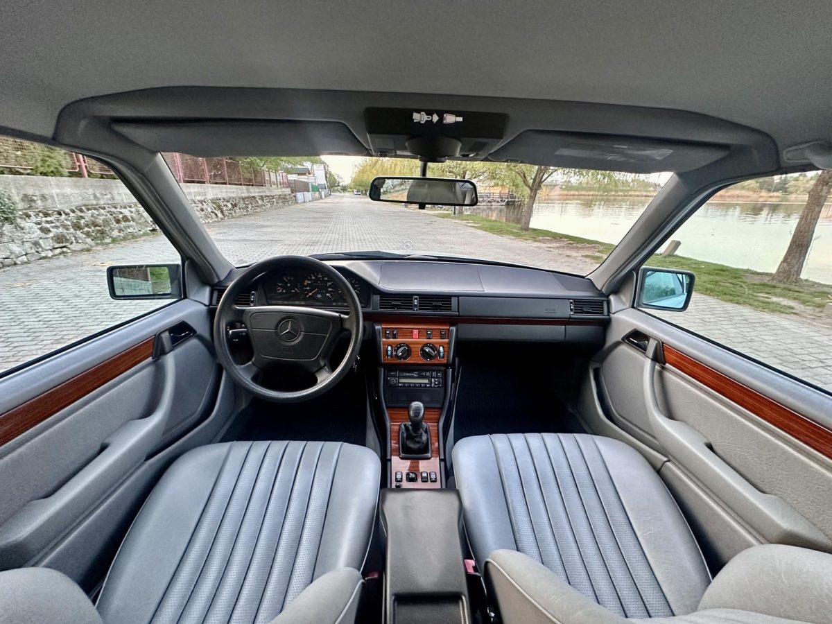 1994 Mercedes-Benz E 200 oldtimer autó – Car-Garage Kft. Ráckeve – 8. fotó