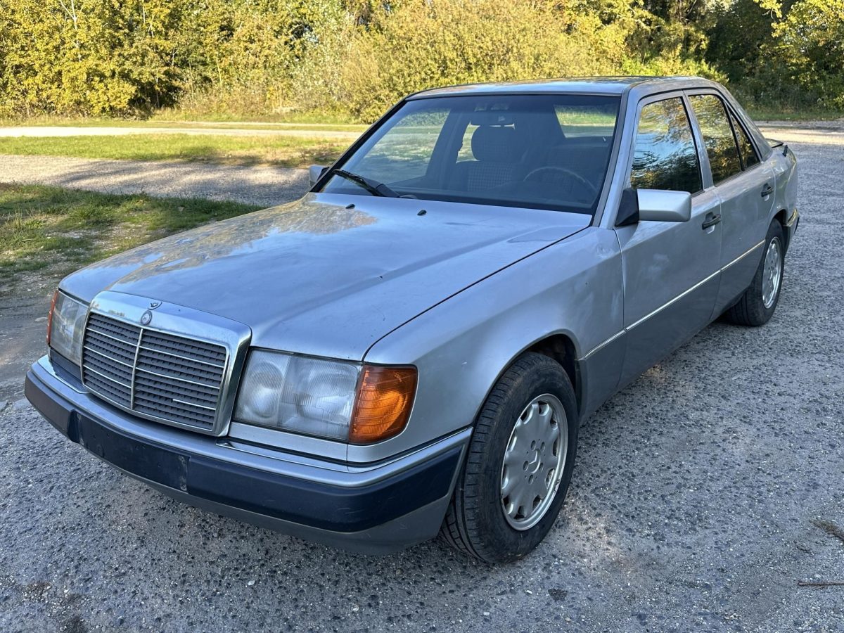 1992 Mercedes-Benz 200 oldtimer autó – Car-Garage Kft. Ráckeve