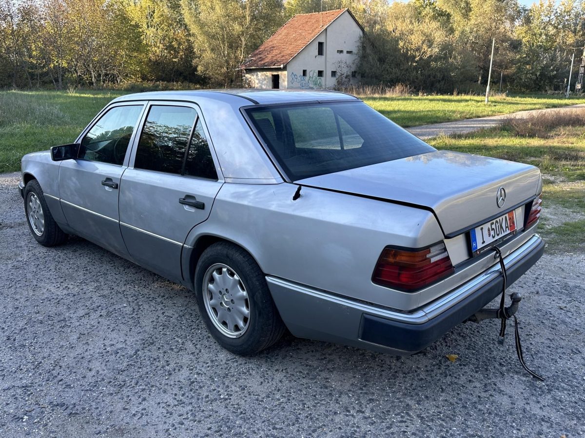 1992 Mercedes-Benz 200 oldtimer autó – Car-Garage Kft. Ráckeve – 2. fotó