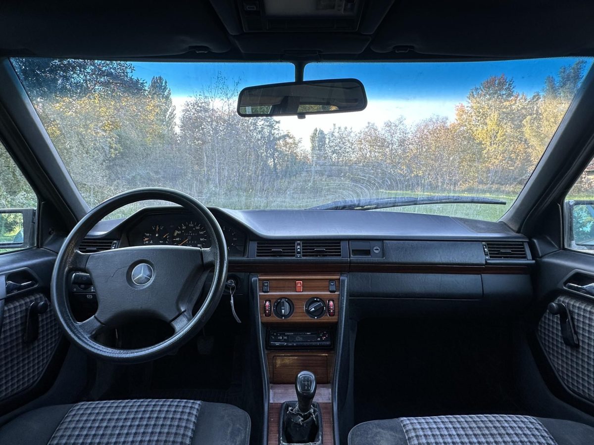 1992 Mercedes-Benz 200 oldtimer autó – Car-Garage Kft. Ráckeve – 7. fotó