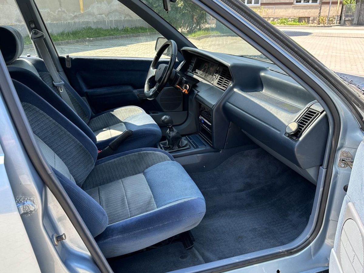 1990 Renault R 21 oldtimer autó – Car-Garage Kft. Ráckeve – 5. fotó