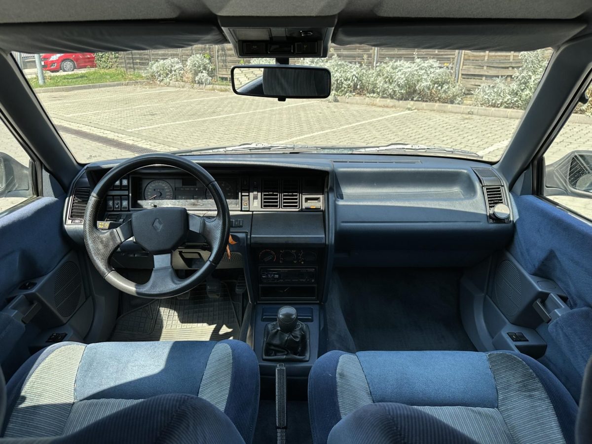 1990 Renault R 21 oldtimer autó – Car-Garage Kft. Ráckeve – 7. fotó
