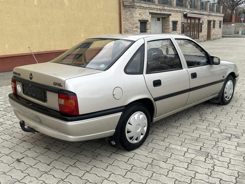 1993 Opel Vectra oldtimer autó – Car-Garage Kft. Ráckeve – 3. fotó