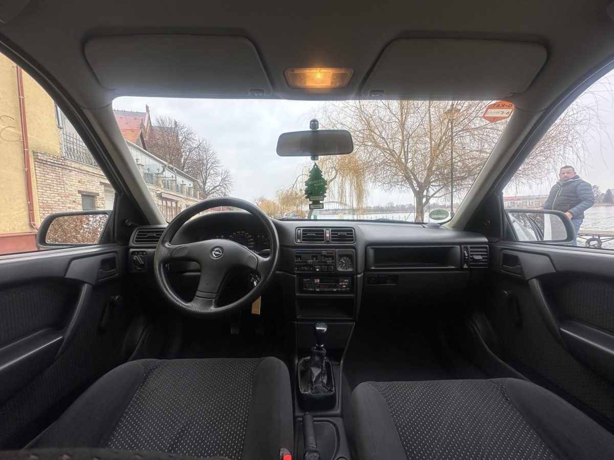 1993 Opel Vectra oldtimer autó – Car-Garage Kft. Ráckeve – 7. fotó