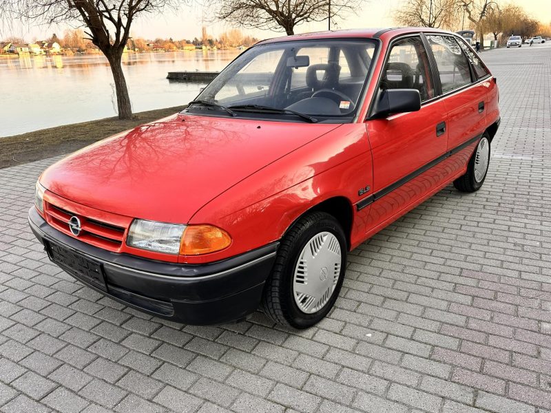 1992 Opel Astra F oldtimer autó – Car-Garage Kft. Ráckeve