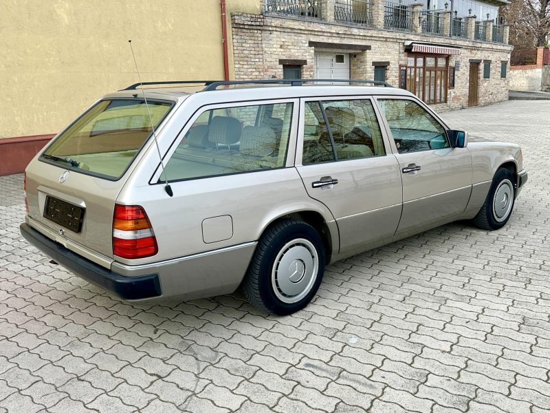 1990 Mercedes-Benz 200 oldtimer autó – Car-Garage Kft. Ráckeve – 3. fotó