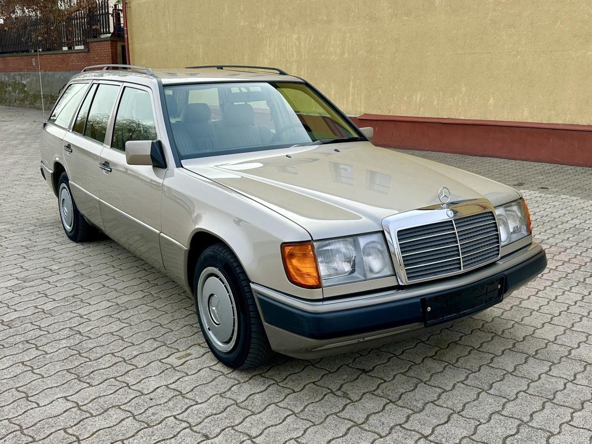 1990 Mercedes-Benz 200 oldtimer autó – Car-Garage Kft. Ráckeve – 4. fotó