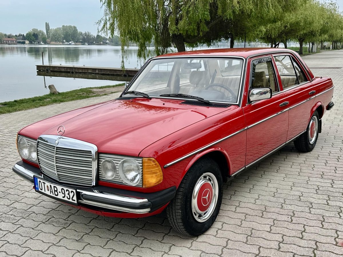 1981 Mercedes-Benz 200 oldtimer autó – Car-Garage Kft. Ráckeve