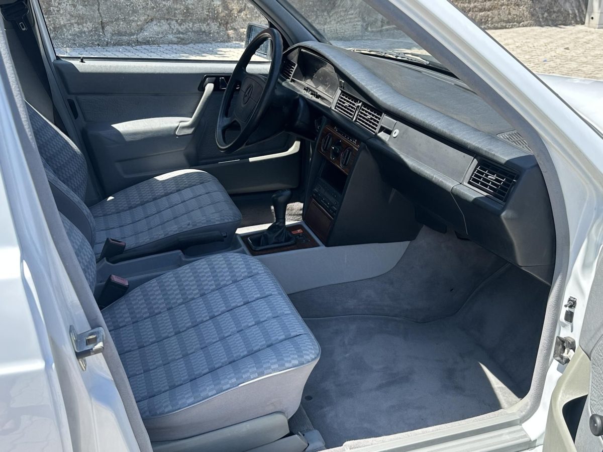 1992 Mercedes-Benz 190 oldtimer autó – Car-Garage Kft. Ráckeve – 5. fotó