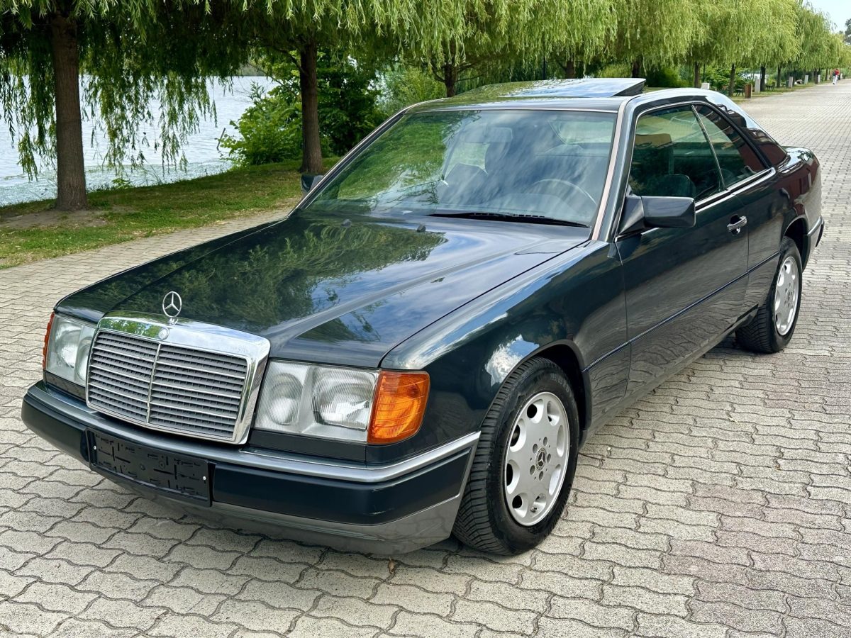 1991 Mercedes-Benz 300 oldtimer autó – Car-Garage Kft. Ráckeve