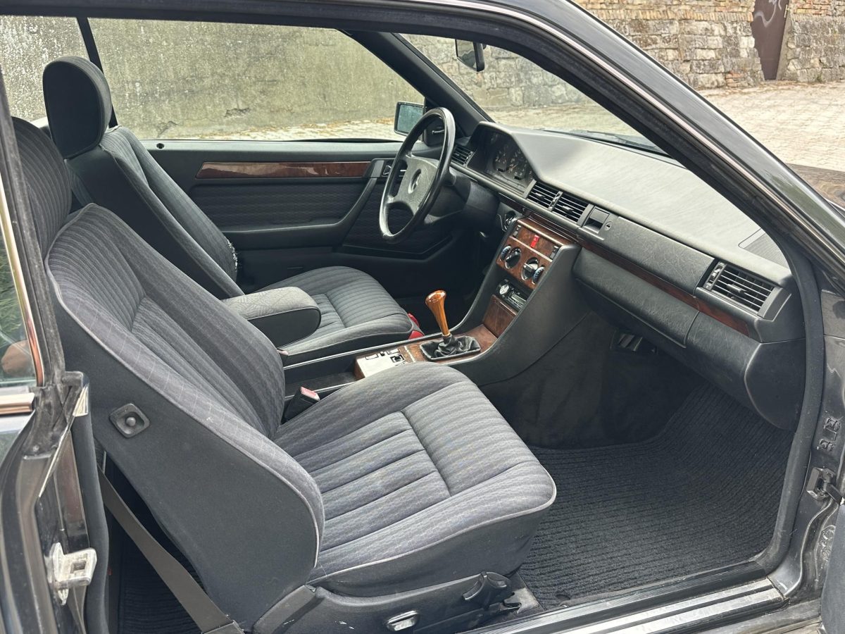 1991 Mercedes-Benz 300 oldtimer autó – Car-Garage Kft. Ráckeve – 5. fotó