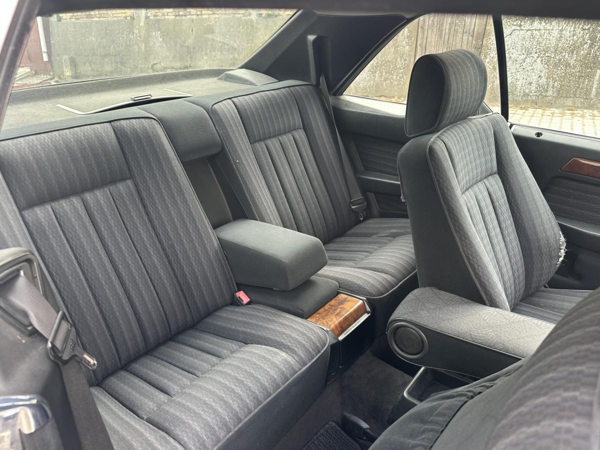 1991 Mercedes-Benz 300 oldtimer autó – Car-Garage Kft. Ráckeve – 6. fotó