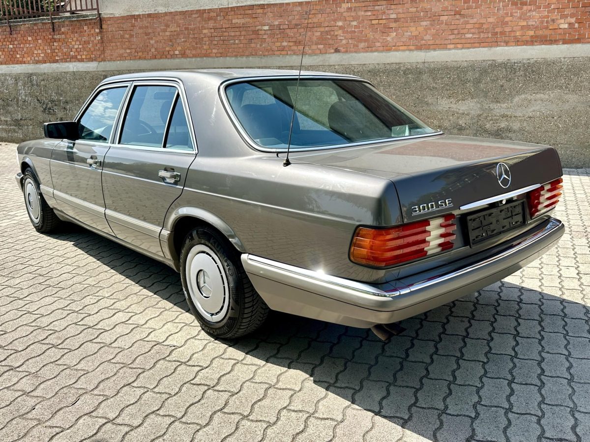 1990 Mercedes-Benz 300 oldtimer autó – Car-Garage Kft. Ráckeve – 2. fotó