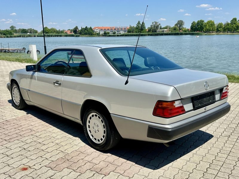 1989 Mercedes-Benz 300 oldtimer autó – Car-Garage Kft. Ráckeve – 2. fotó