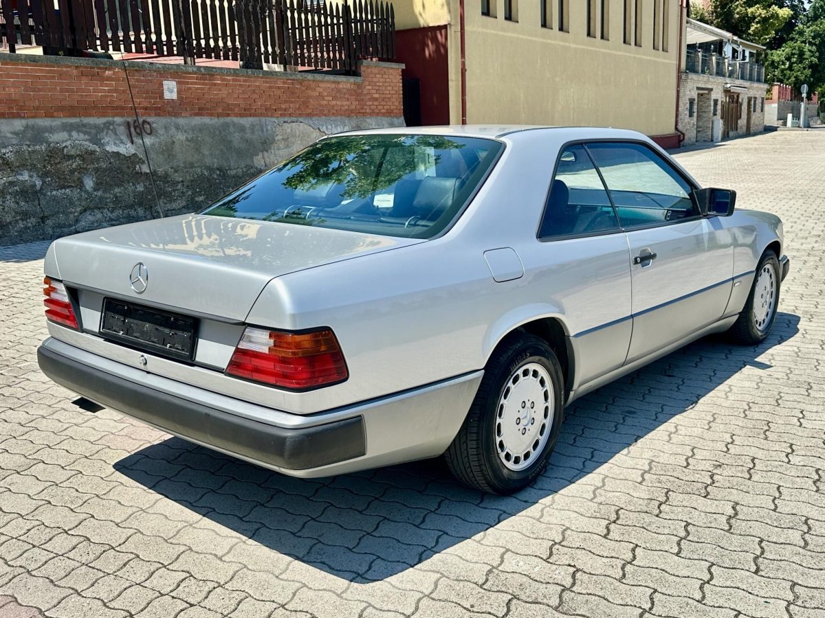 1989 Mercedes-Benz 300 oldtimer autó – Car-Garage Kft. Ráckeve – 3. fotó