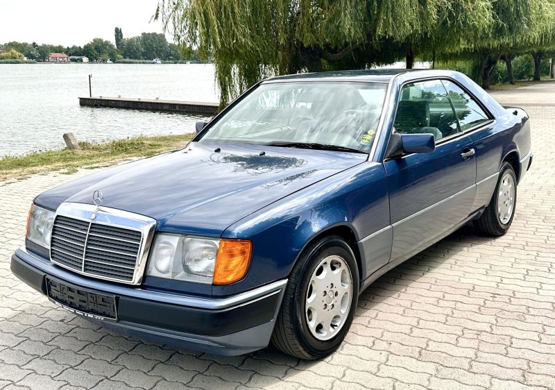 1991 Mercedes-Benz 300 oldtimer autó – Car-Garage Kft. Ráckeve